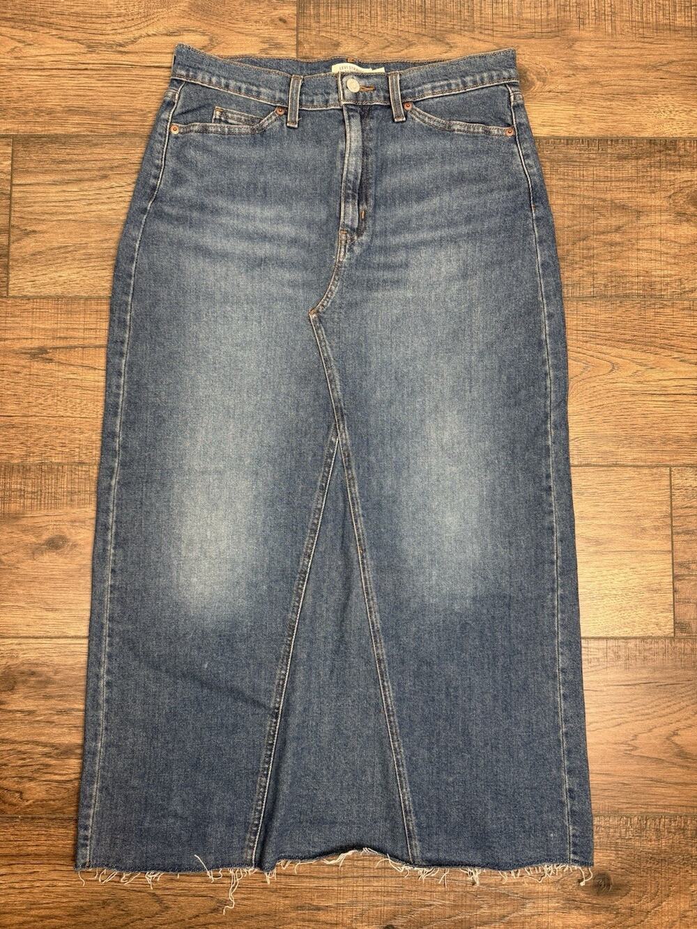 Vintage Levi’s Long Icon Denim Skirt Women’s Size 8 Medium Wash Back Slit Y2K